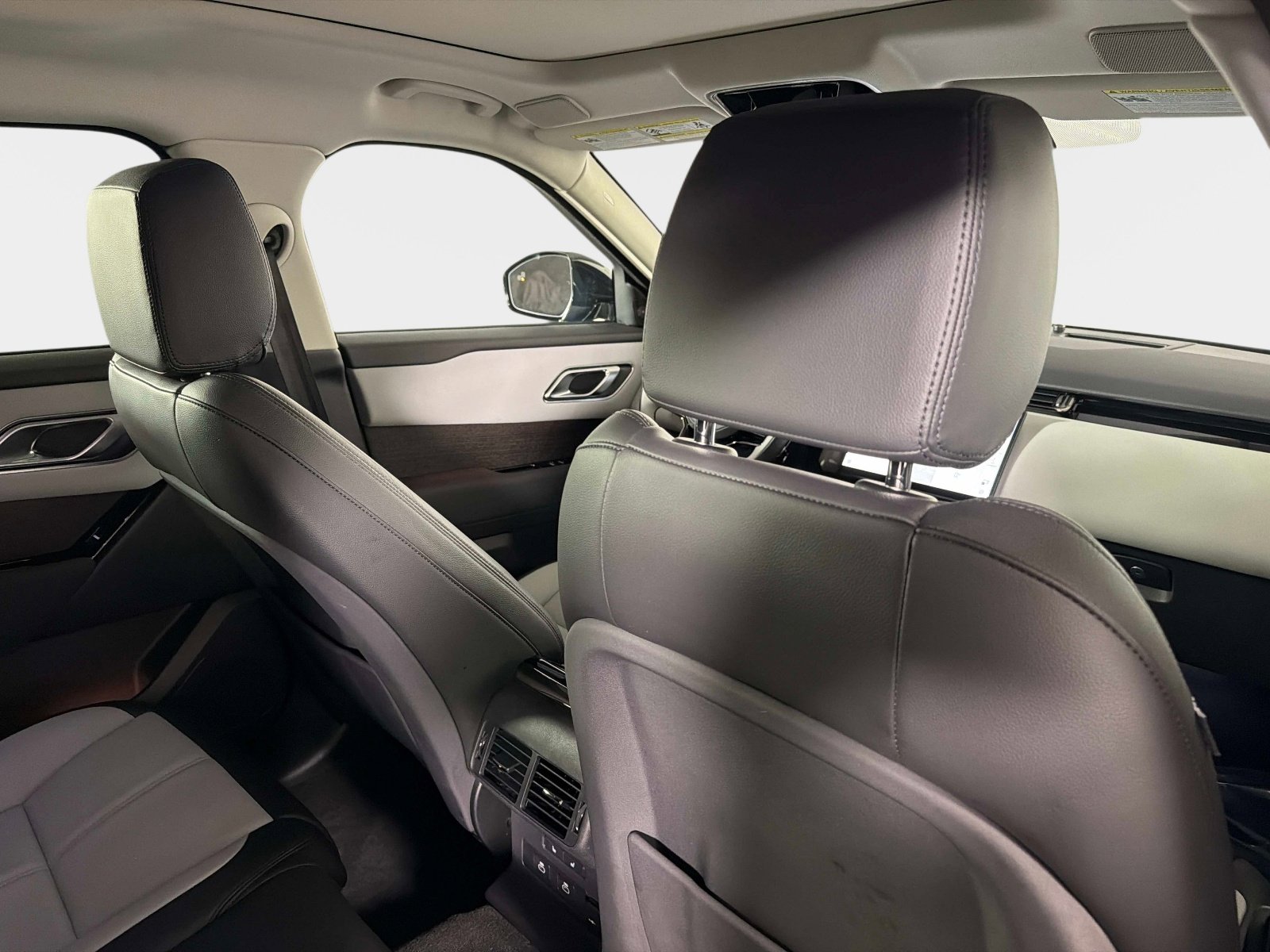 Used 2025 Land Rover Range Rover Velar Dynamic SE AWD/4WD image 27