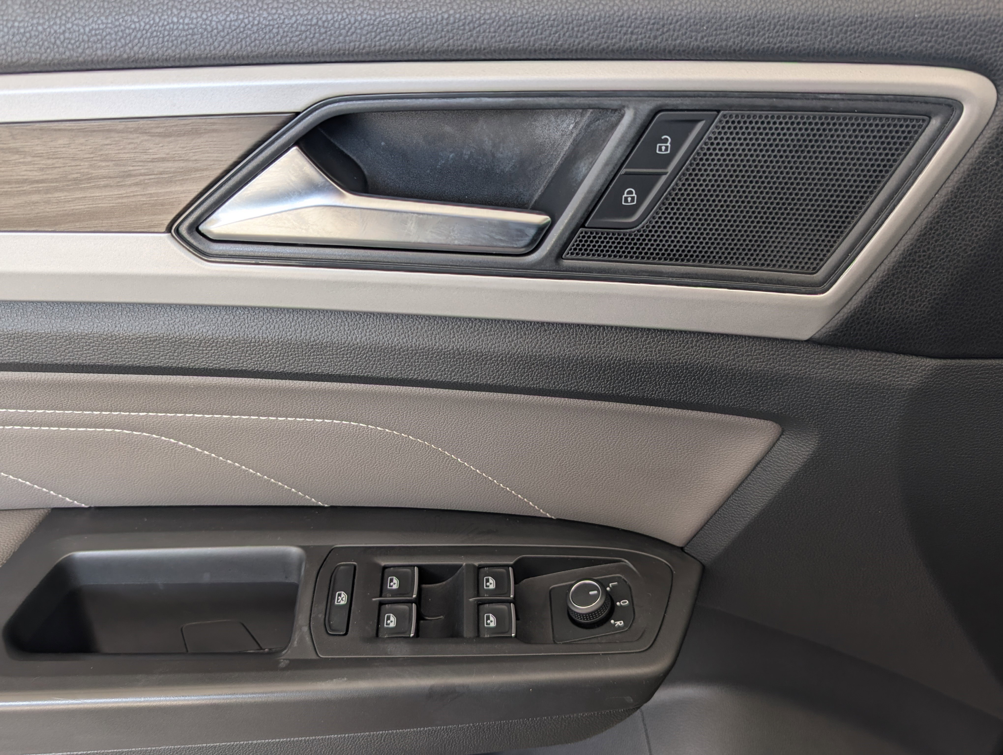 Used 2022 Volkswagen Atlas SE image 15