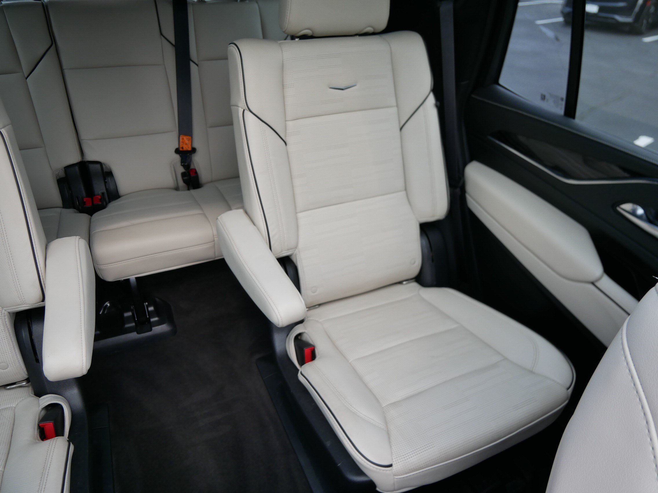 Used 2022 Cadillac Escalade Sport w/ LPO, ONYX Package AWD/4WD image 15