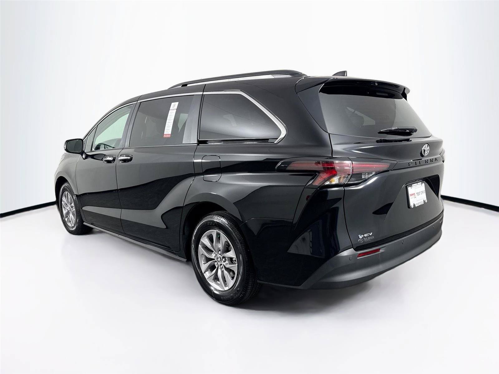 Certified 2026 Toyota Sienna XLE FWD image 13