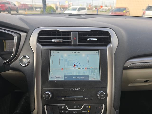 Used 2019 Ford Fusion SE image 16