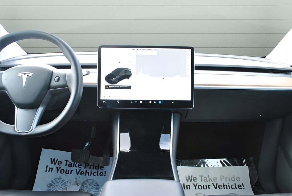 Used 2021 Tesla Model Y Long Range AWD/4WD image 23