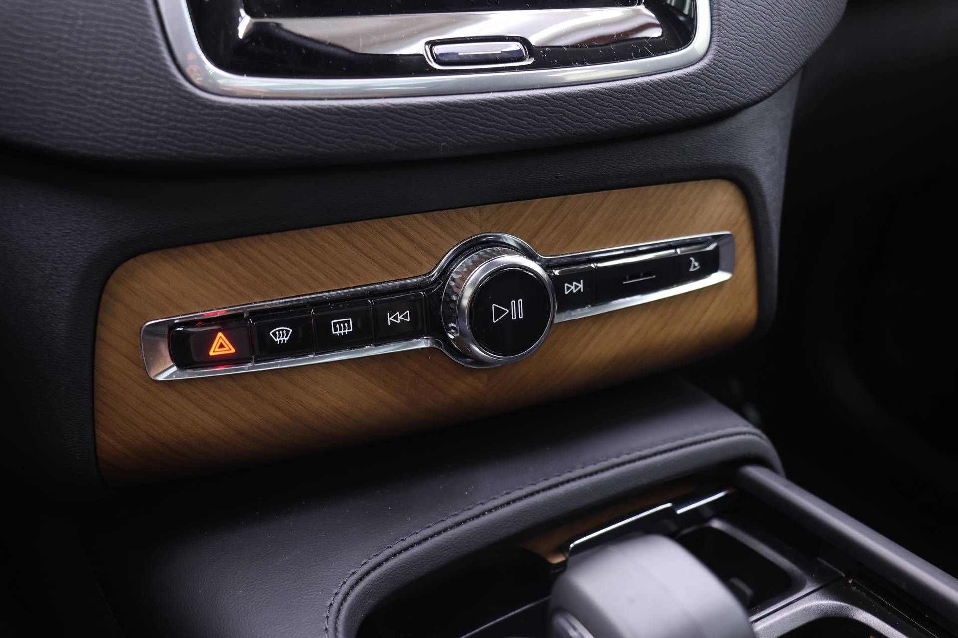 Certified 2023 Volvo XC90 B6 Plus w/ Protection Package Premier AWD/4WD image 9