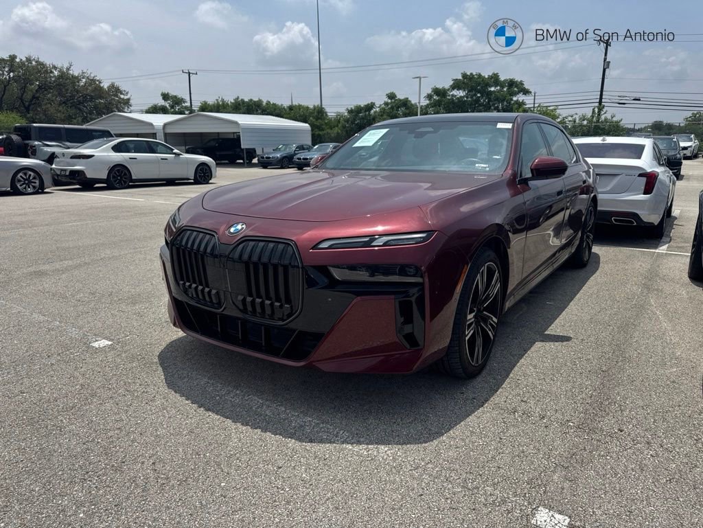 New 2025 BMW 740i xDrive w/ Premium Package