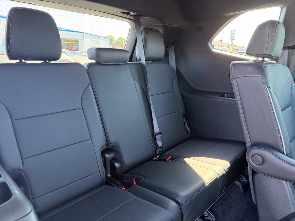 Used 2025 Buick Enclave Preferred AWD/4WD image 20
