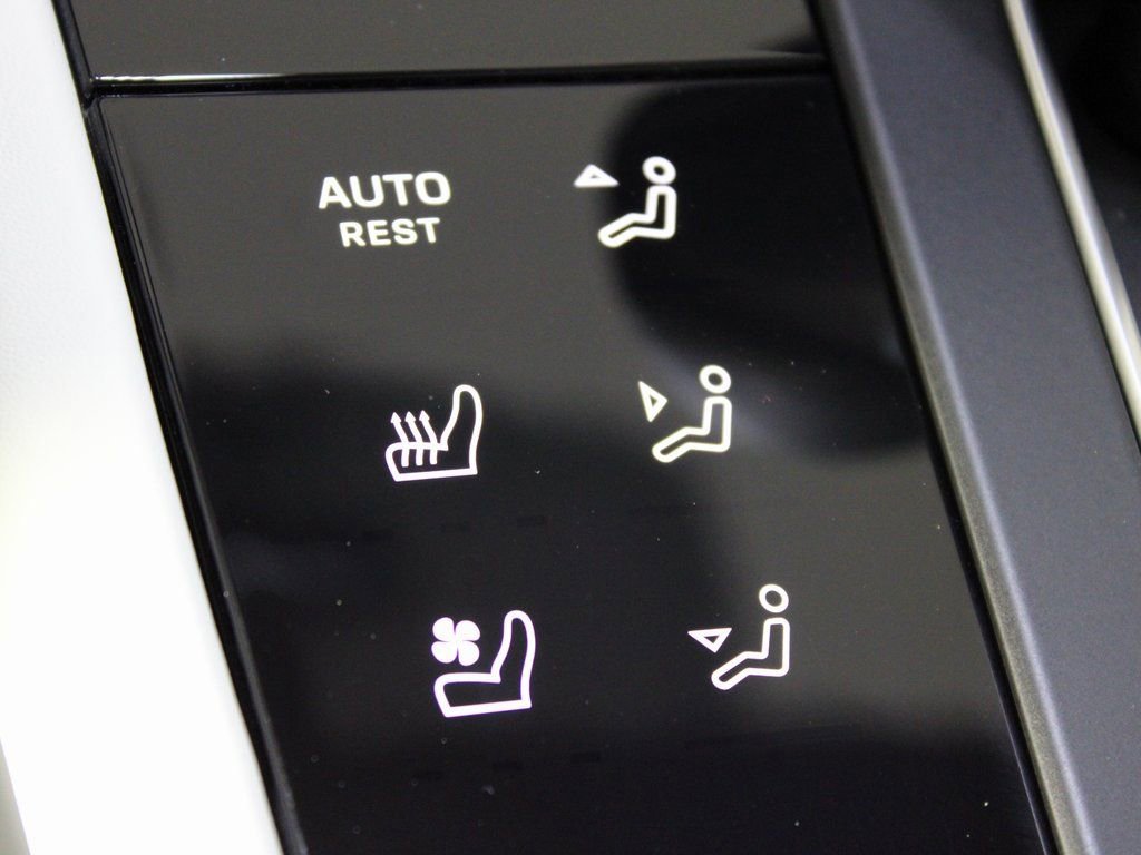 Certified 2025 Porsche Macan image 31