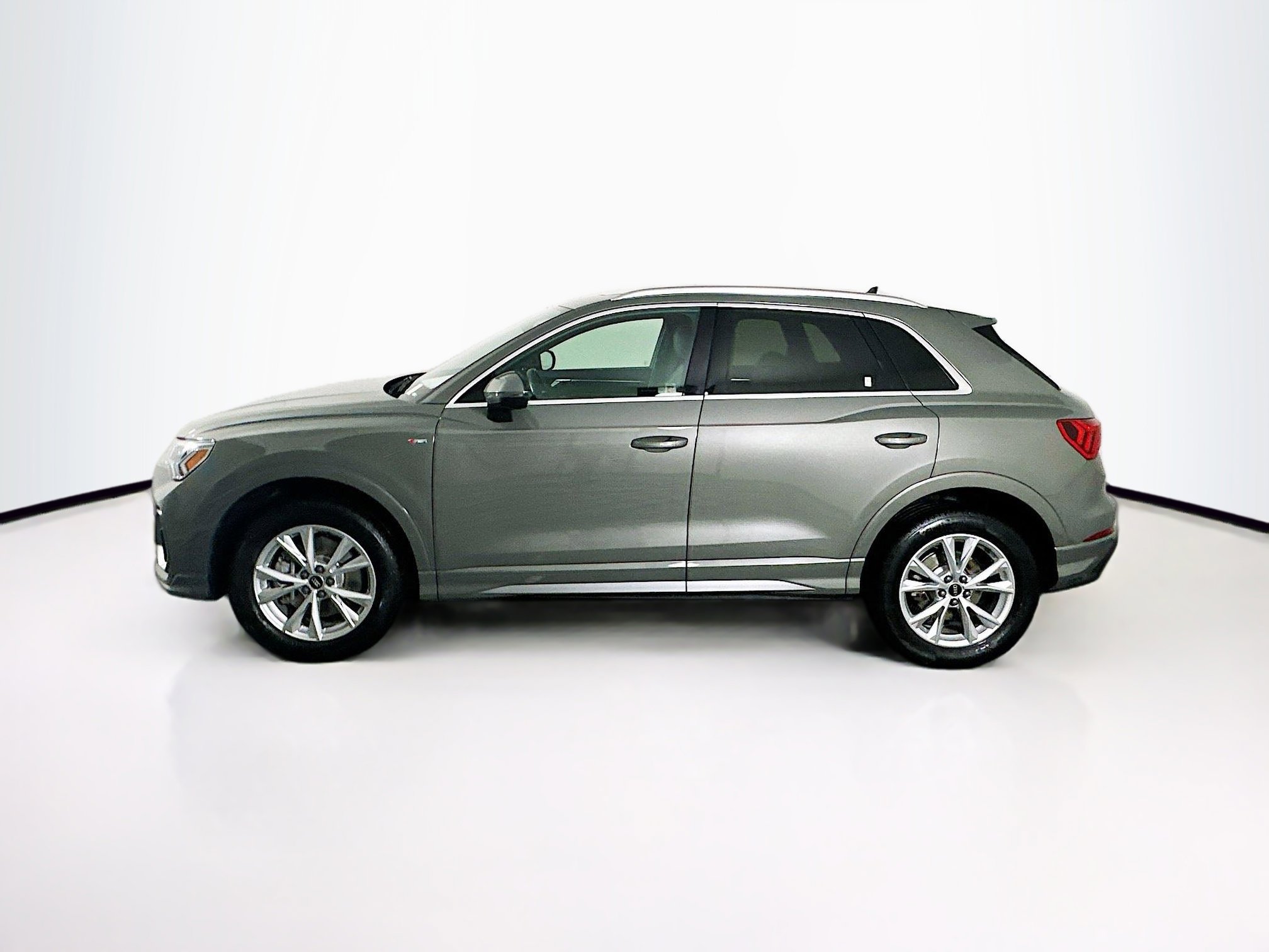 Used 2023 Audi Q3 2.0T Premium image 4