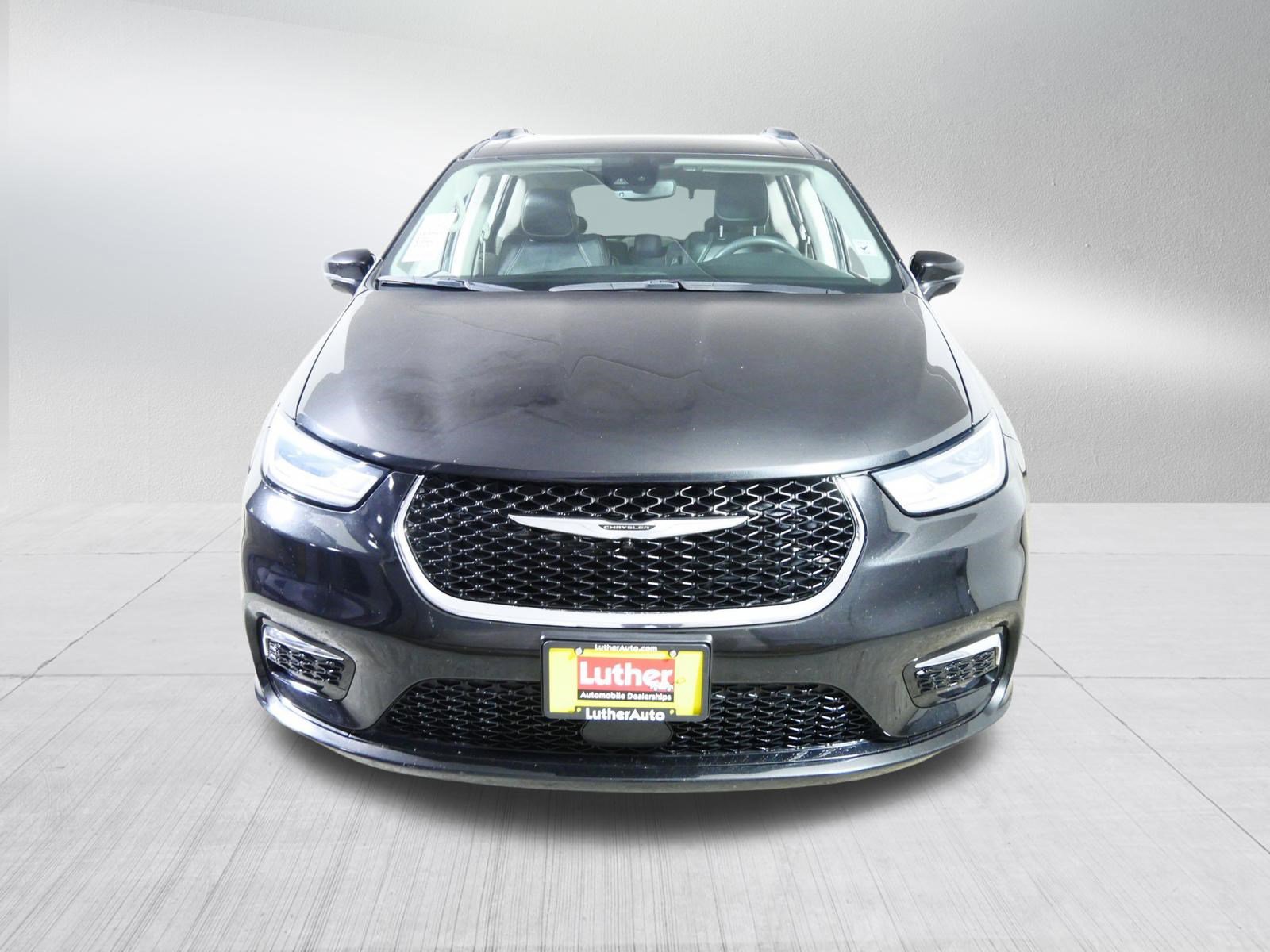 Used 2022 Chrysler Pacifica Touring-L video 2