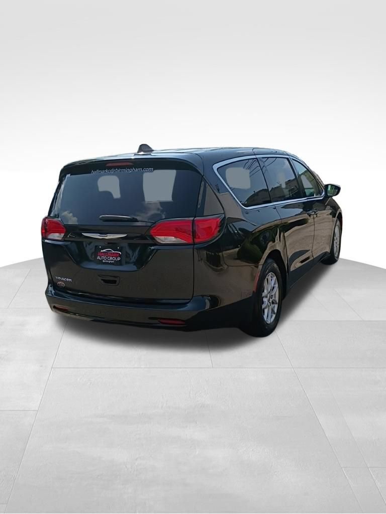 Used 2022 Chrysler Voyager LX FWD image 3