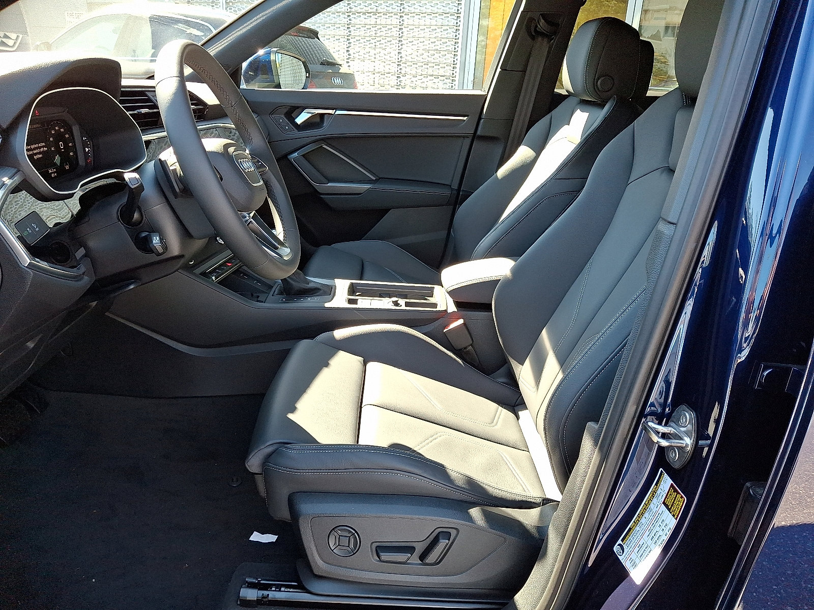 New 2025 Audi Q3 2.0T Premium image 9