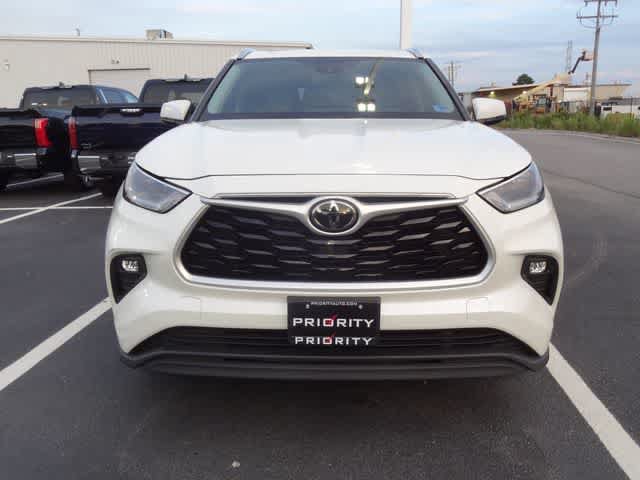 Used 2021 Toyota Highlander XLE FWD image 4