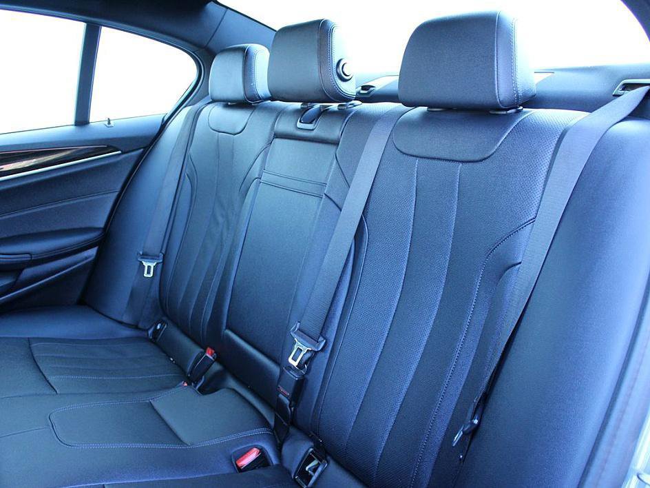 Used 2022 BMW 530i w/ Convenience Package image 19