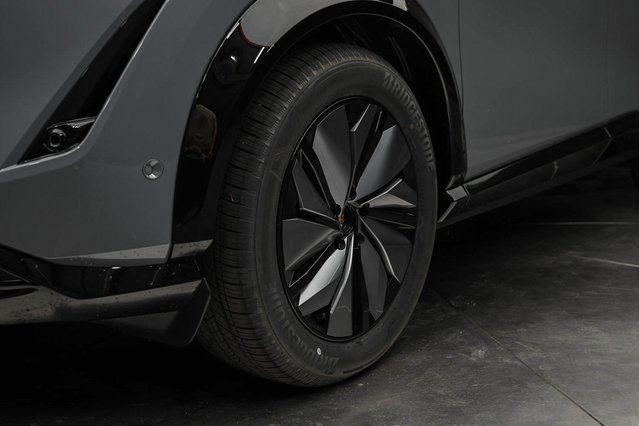 New 2025 Nissan Ariya Platinum image 7