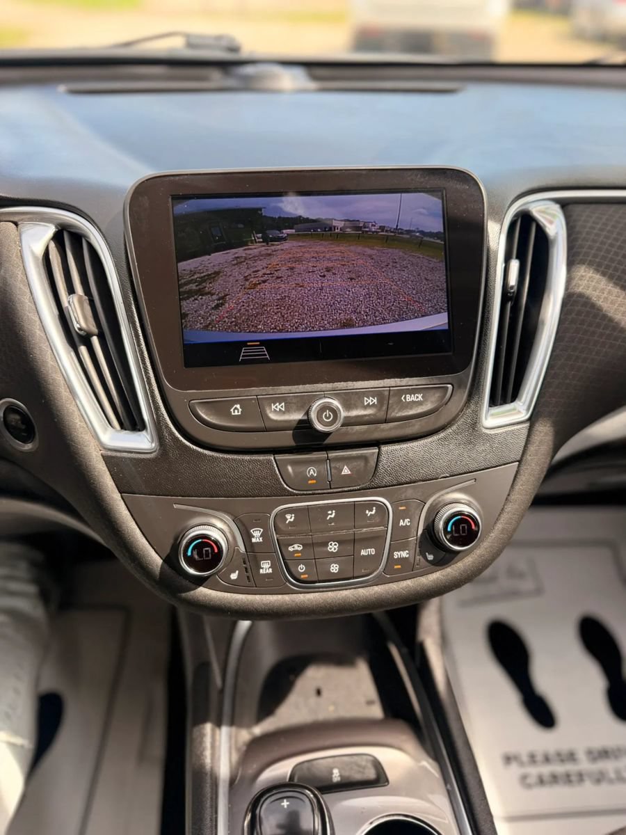 Used 2020 Chevrolet Malibu LT FWD image 11