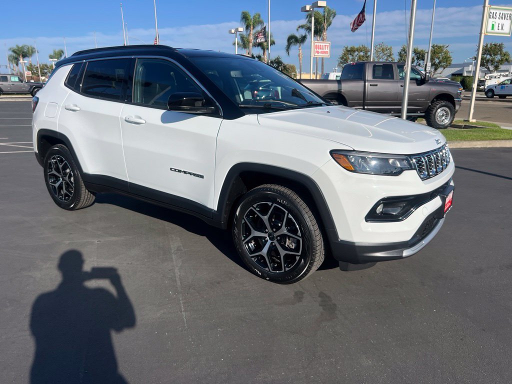 Used 2025 Jeep Compass Limited AWD/4WD image 6