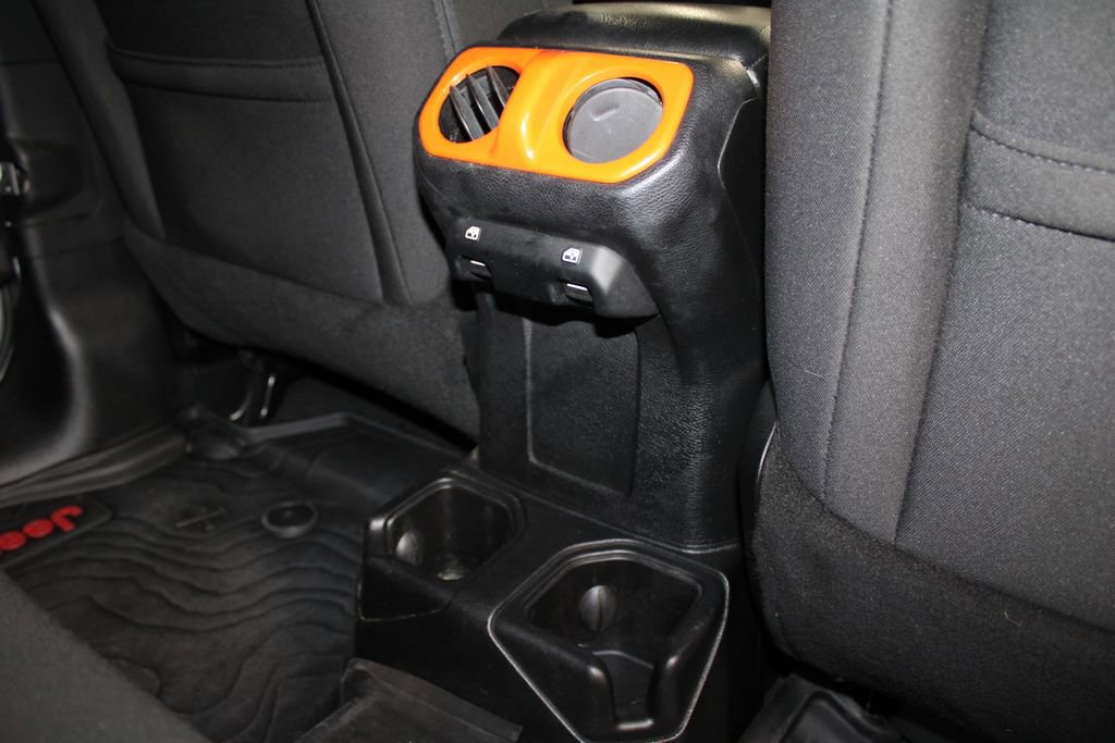 Used 2018 Jeep Wrangler Unlimited Sport S image 31