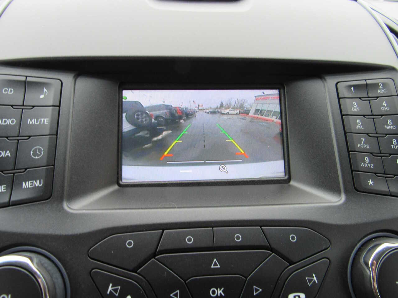 Used 2017 Ford Edge SE image 18