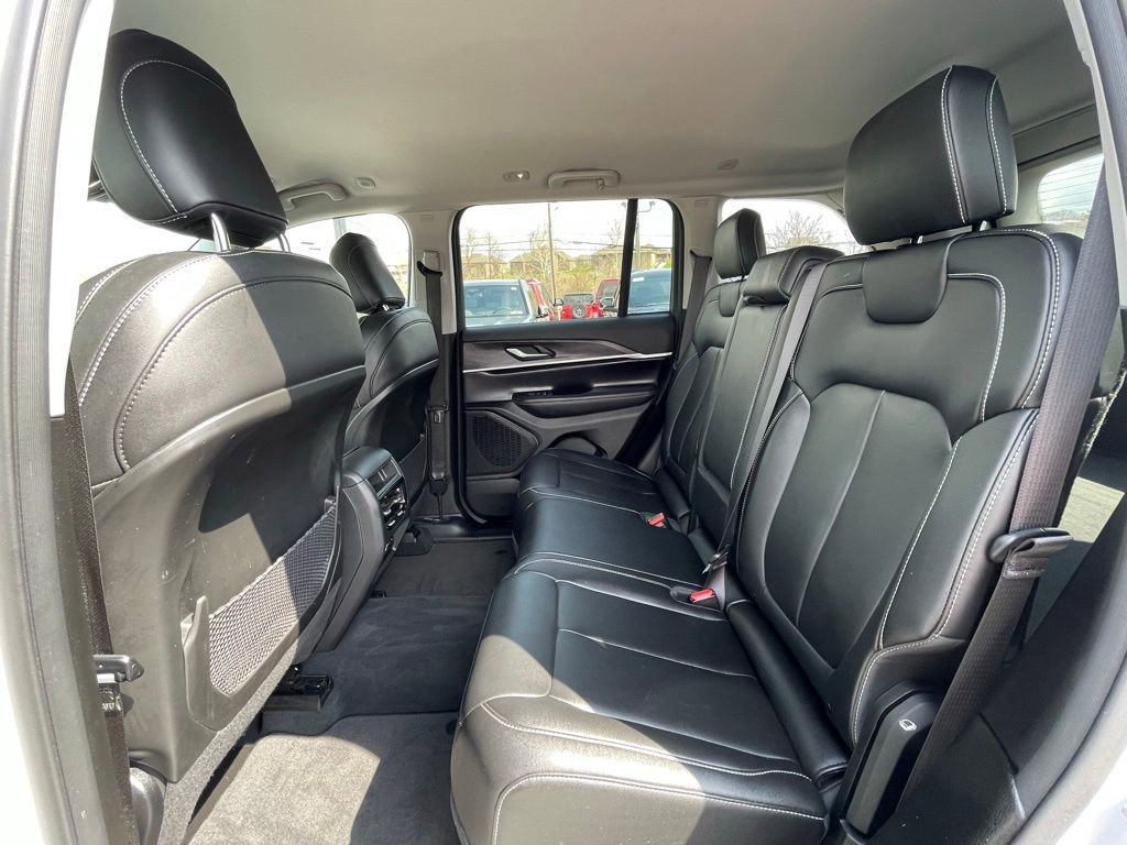 Used 2023 Jeep Grand Cherokee Limited AWD/4WD image 22