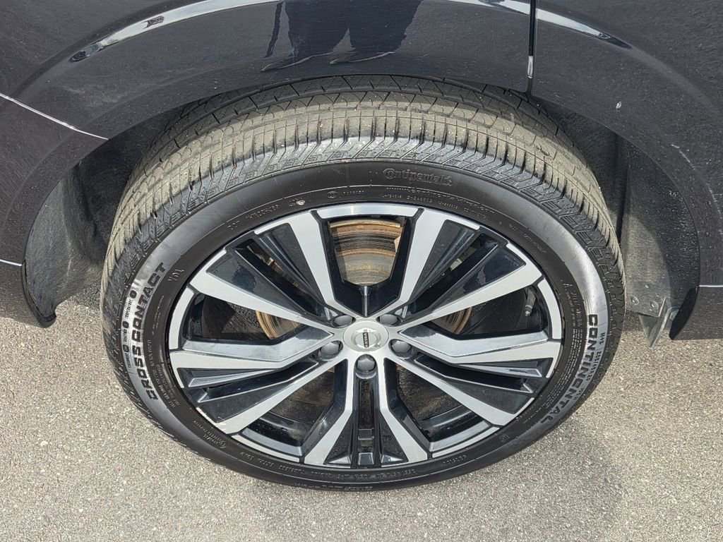 Used 2025 Volvo XC60 B5 Plus image 9