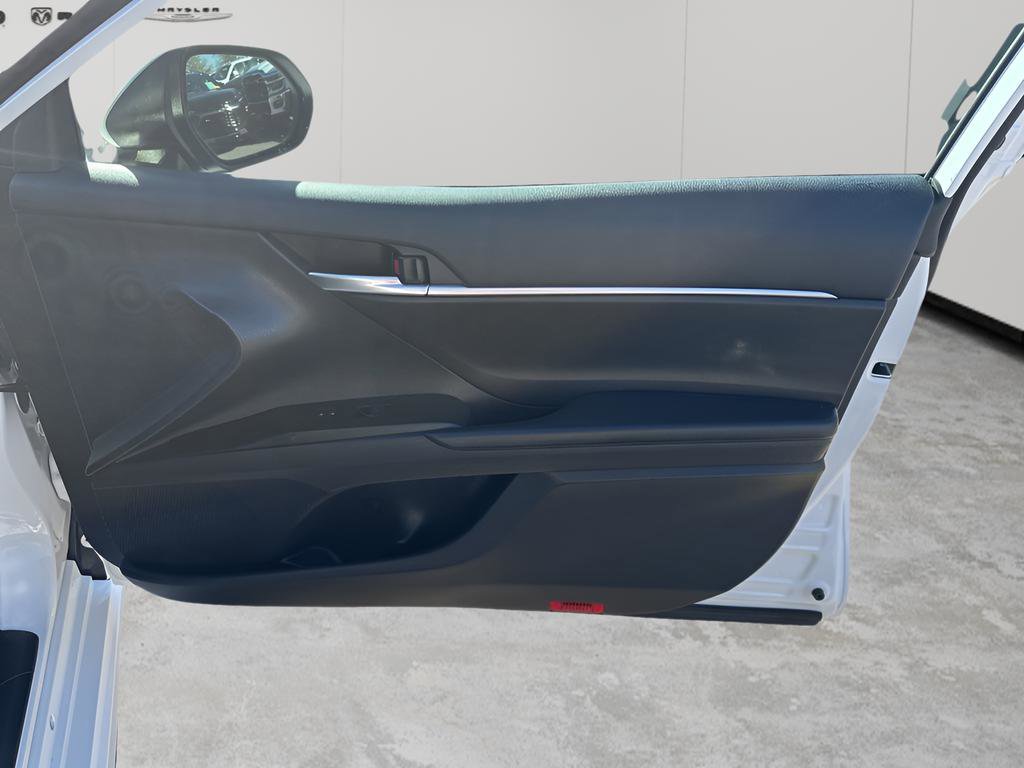 Used 2023 Toyota Camry SE w/ Convenience Package image 13