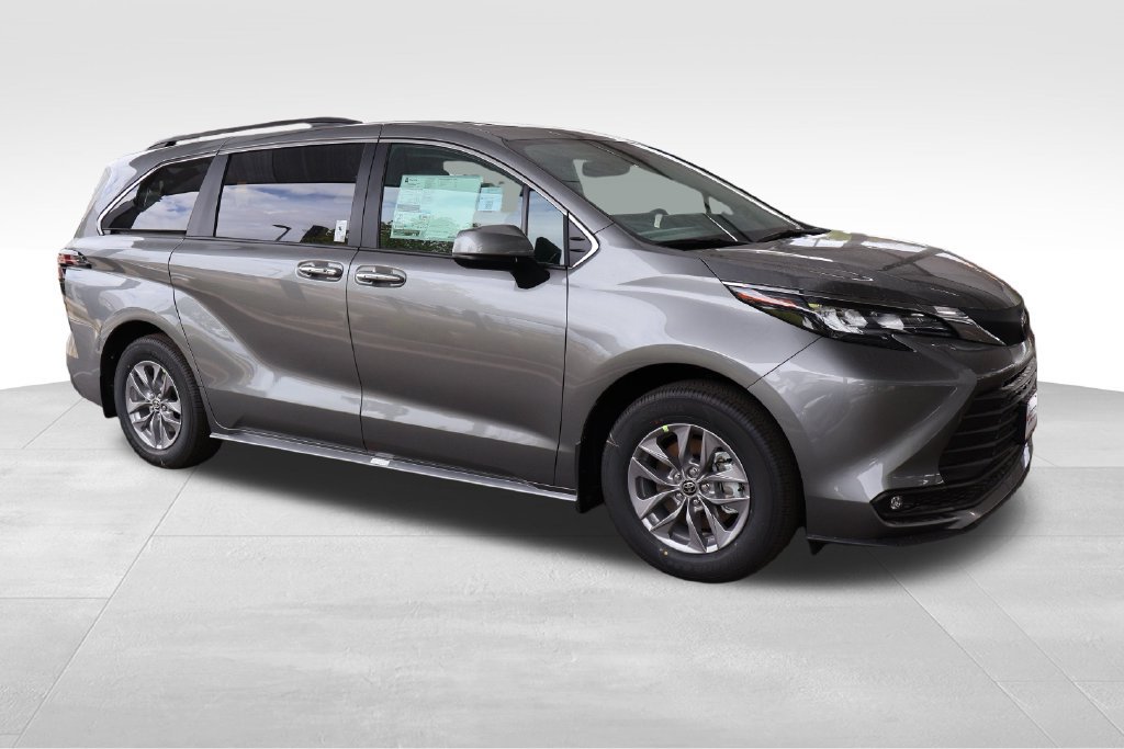 New 2026 Toyota Sienna XLE AWD/4WD image 18