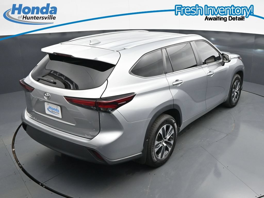 Used 2024 Toyota Highlander XLE FWD image 28