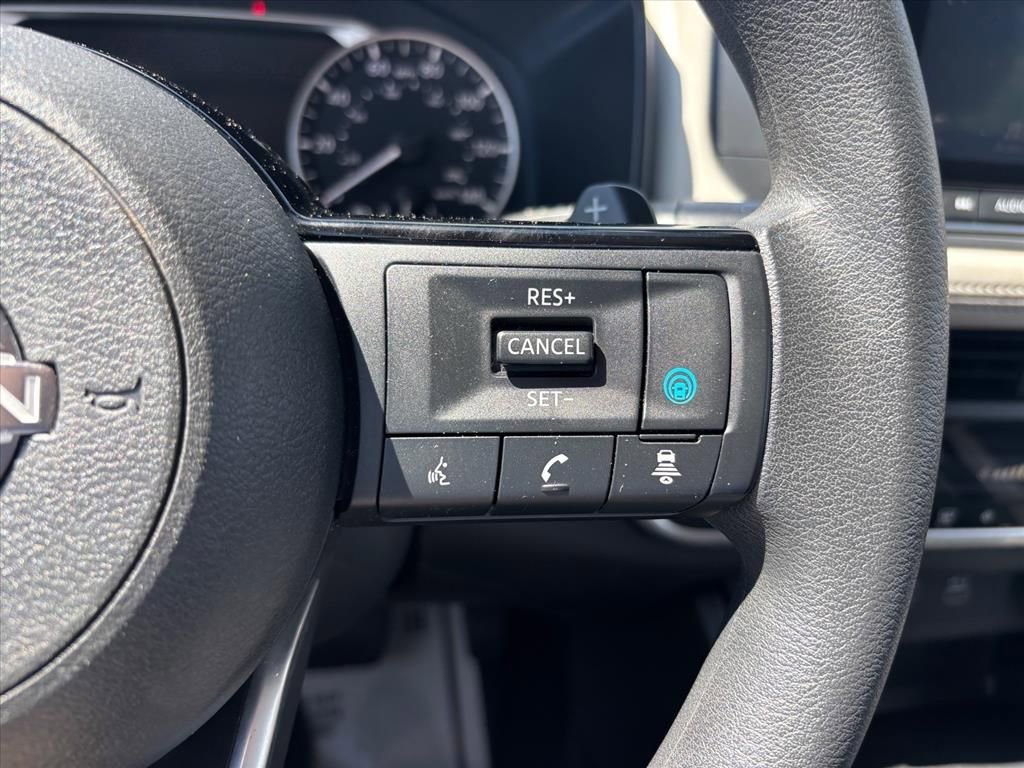 Used 2023 Nissan Rogue SV AWD/4WD image 16