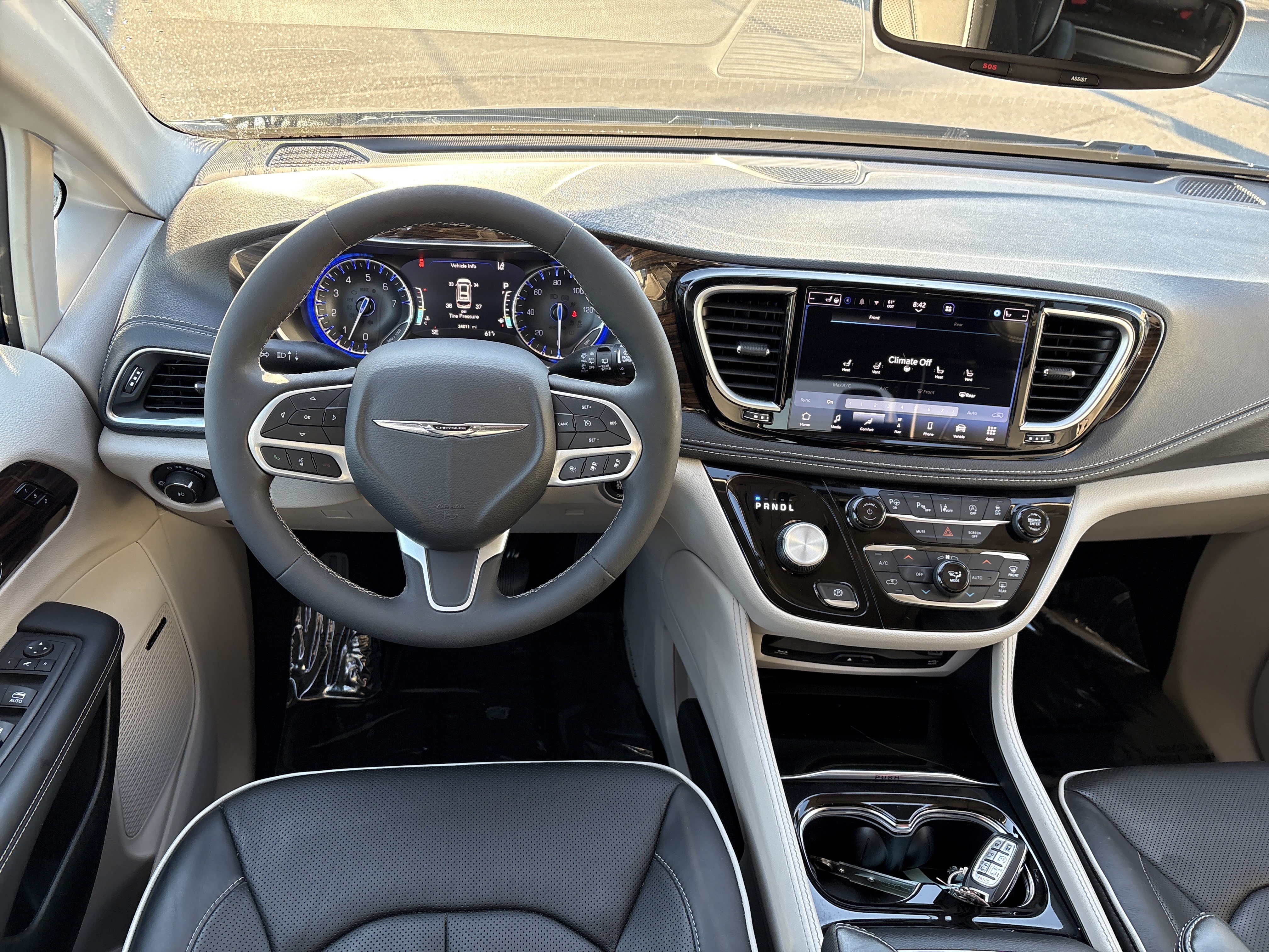Used 2023 Chrysler Pacifica Limited w/ Uconnect Theater Family Group AWD/4WD image 20