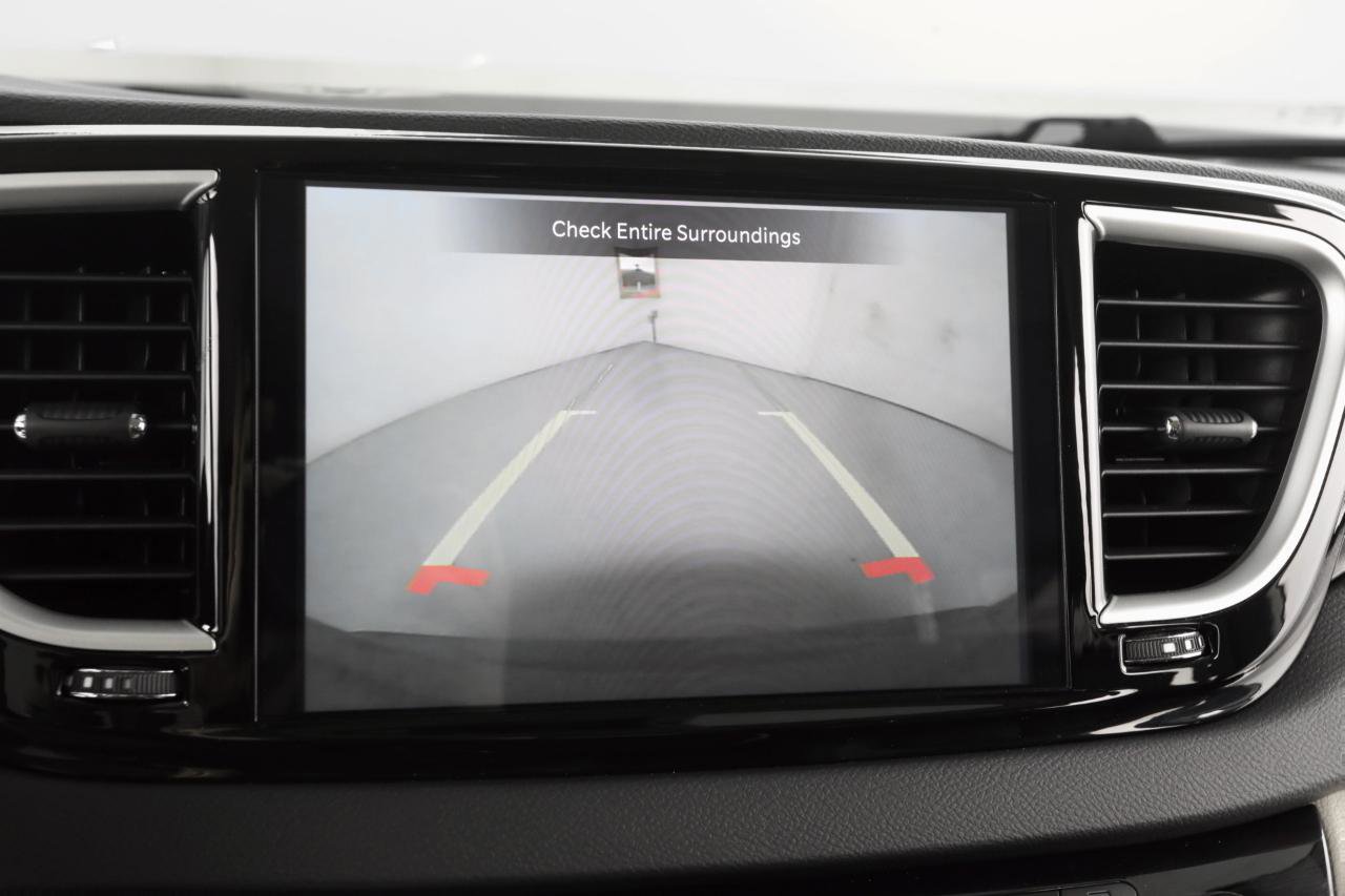 Used 2023 Chrysler Pacifica Touring-L image 25