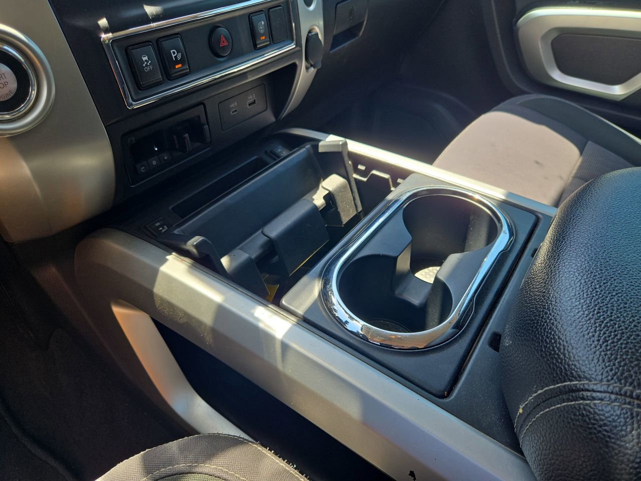 Used 2021 Nissan Titan SV w/ SV Convenience Package RWD image 12