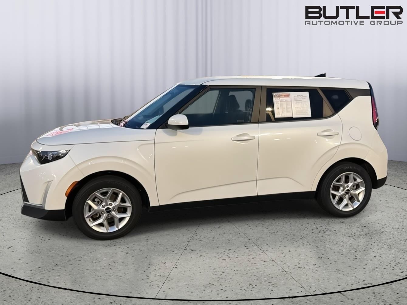 Used 2024 Kia Soul LX w/ Option Group 015 FWD image 3