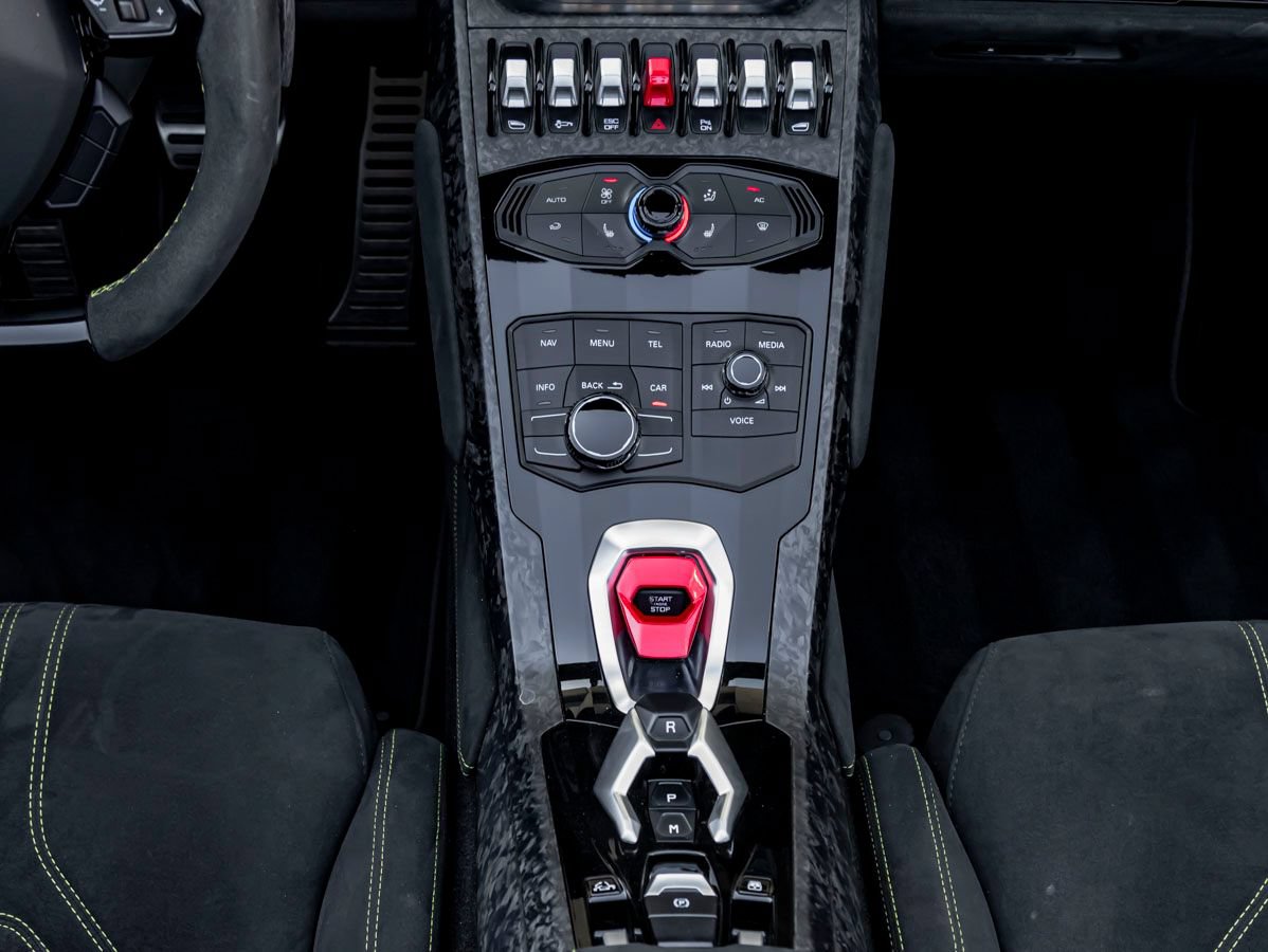 Used 2019 Lamborghini Huracan Performante AWD/4WD image 23