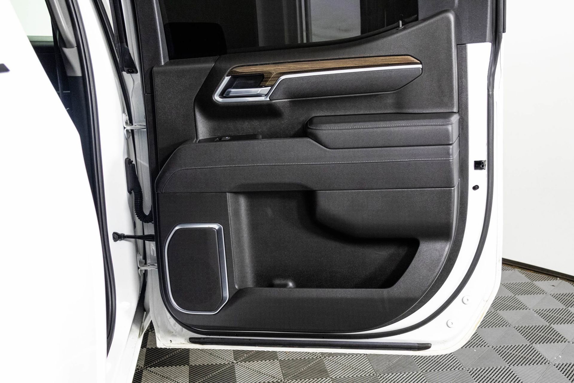 Certified 2025 Chevrolet Silverado 1500 RST image 36