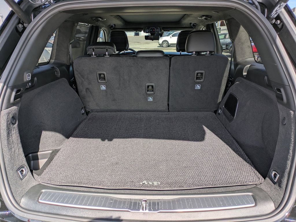 Used 2025 Jeep Grand Cherokee Summit AWD/4WD image 14