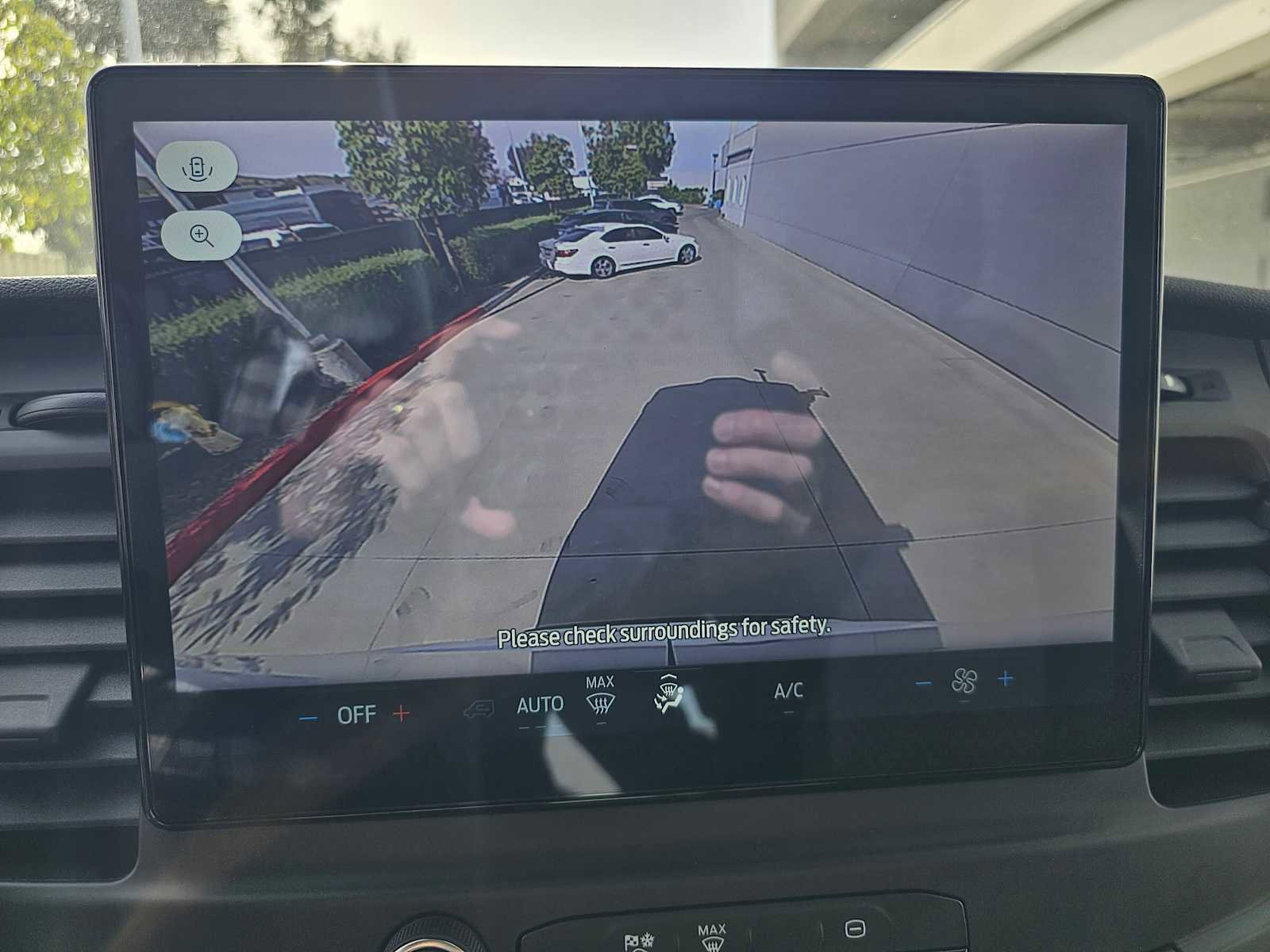 Used 2023 Ford E-Transit Medium Roof image 26