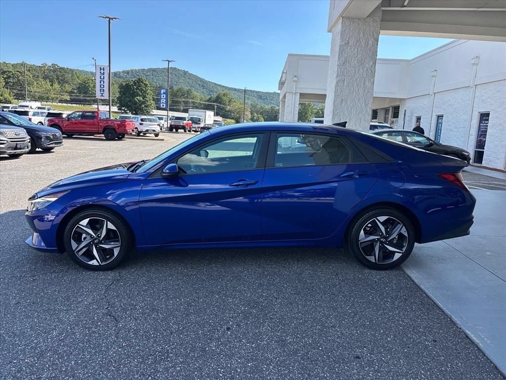 Used 2023 Hyundai Elantra SEL w/ Convenience Package FWD image 24
