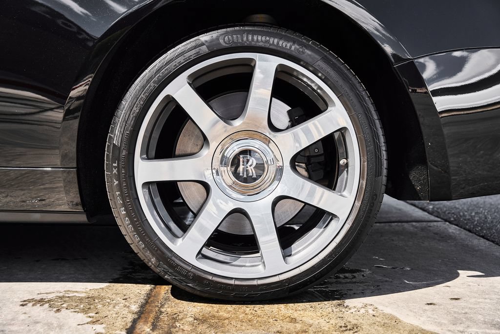 Used 2018 Rolls-Royce Dawn RWD image 19