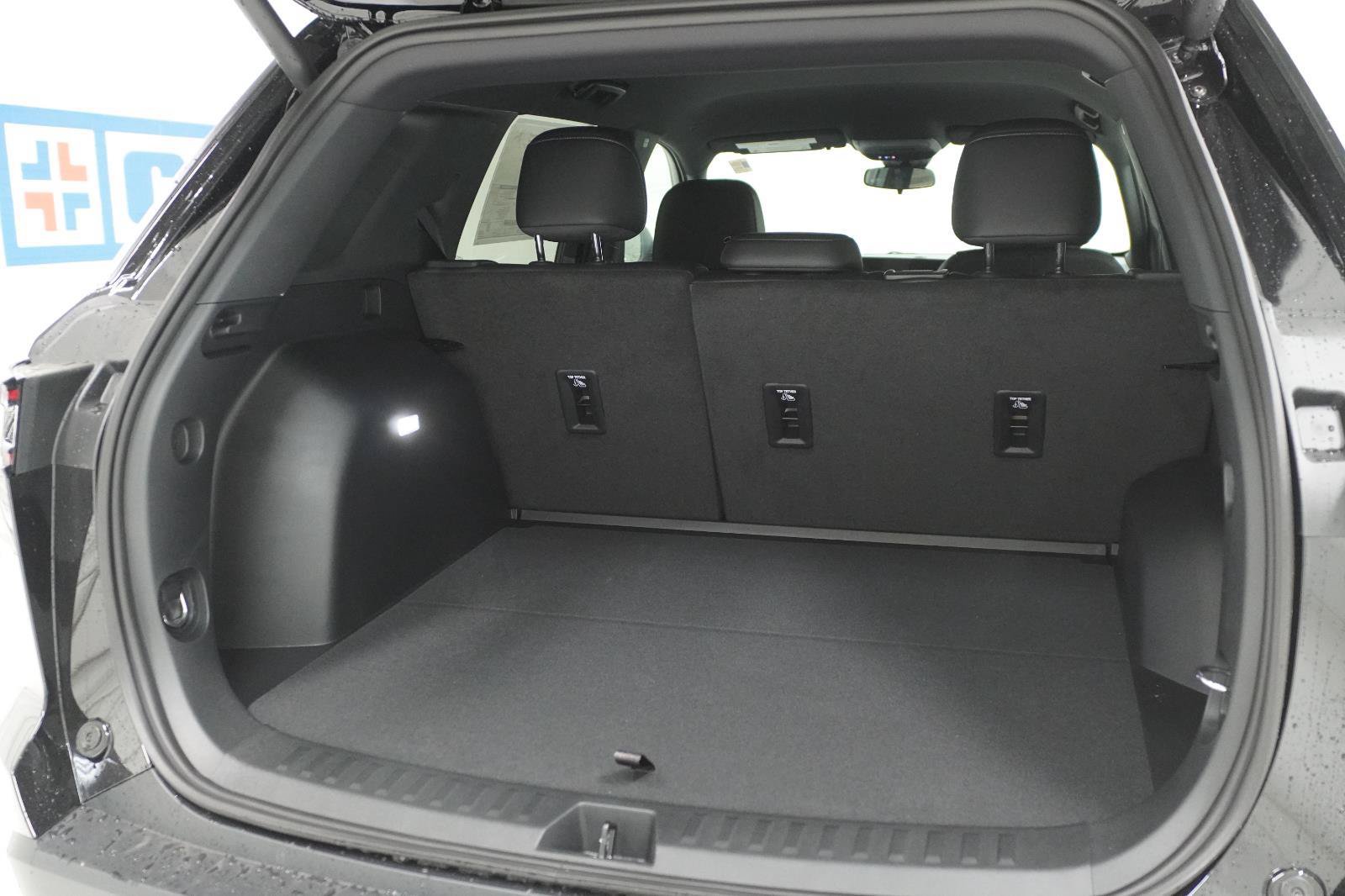 New 2027 Chevrolet Equinox LT w/ Convenience Package II FWD image 31