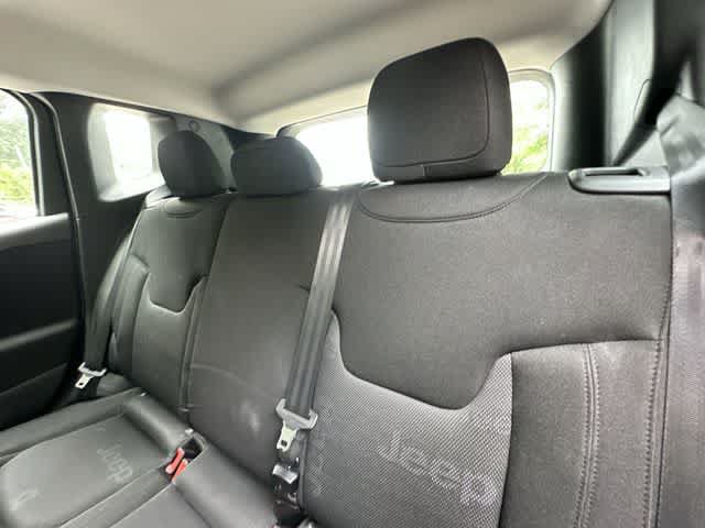 Used 2016 Jeep Renegade Sport w/ Power & Air Group FWD image 14