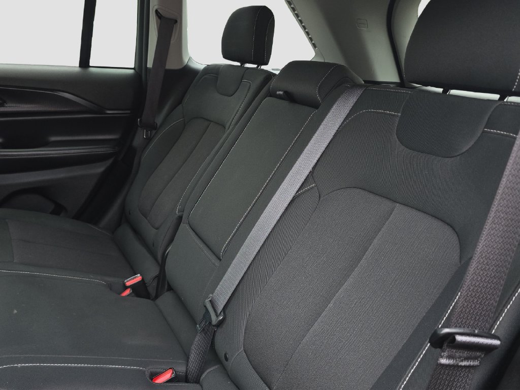 Used 2023 Jeep Grand Cherokee Laredo X AWD/4WD image 12