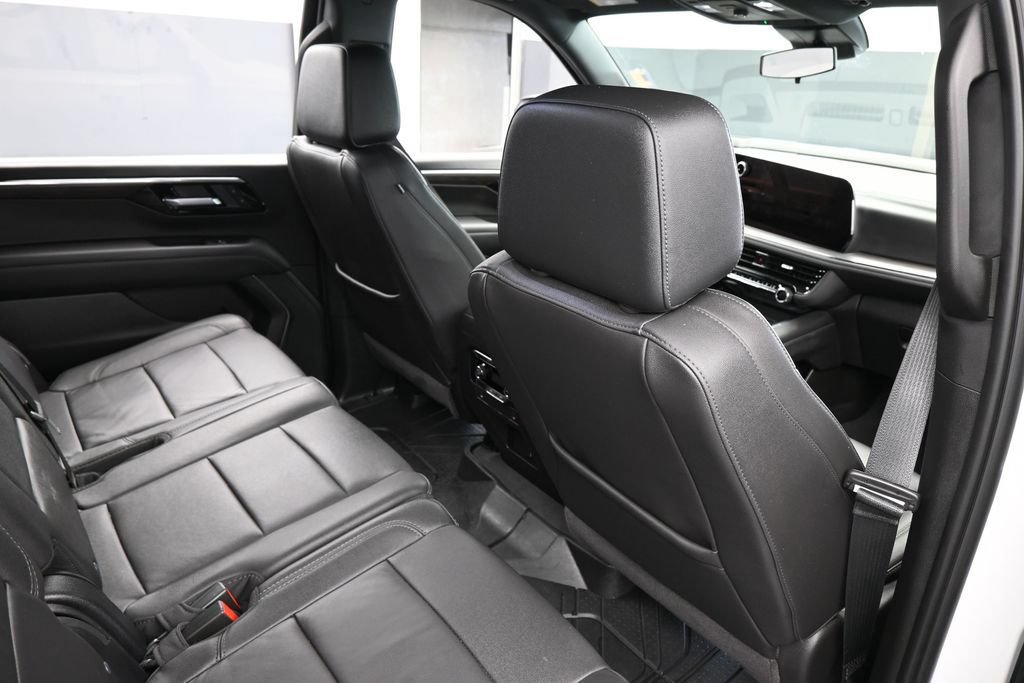Used 2025 Chevrolet Suburban LT RWD image 52