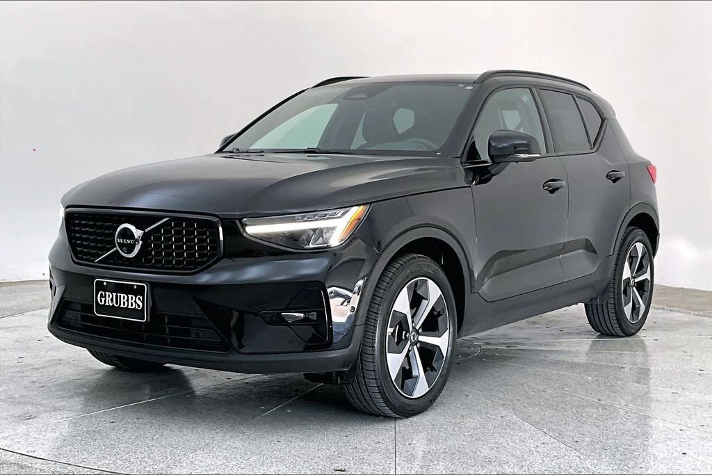 Certified 2025 Volvo XC40 B5 Plus image 16