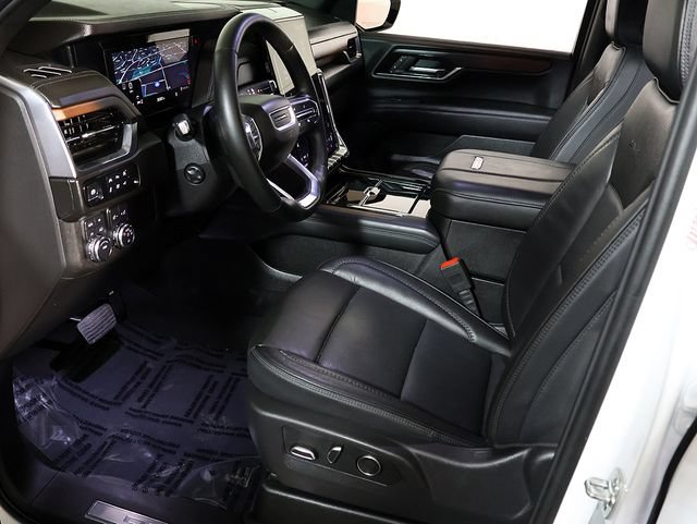 Used 2025 GMC Yukon XL Denali AWD/4WD image 13