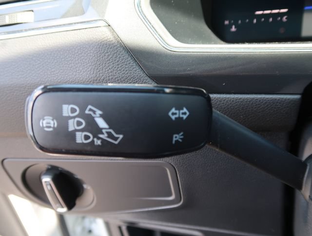 Used 2023 Volkswagen Tiguan SE AWD/4WD image 21