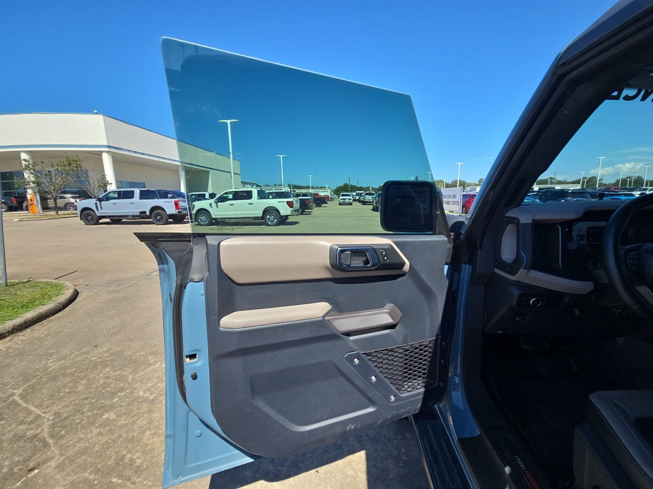 Used 2023 Ford Bronco Wildtrak AWD/4WD image 14