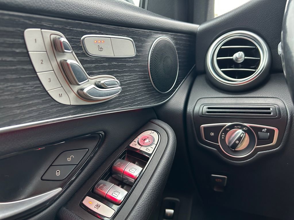 Used 2022 Mercedes-Benz GLC 300 4MATIC image 26