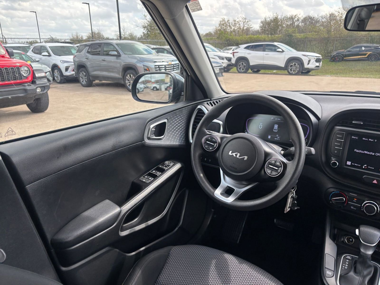 Used 2025 Kia Soul LX w/ LX Technology Package image 32