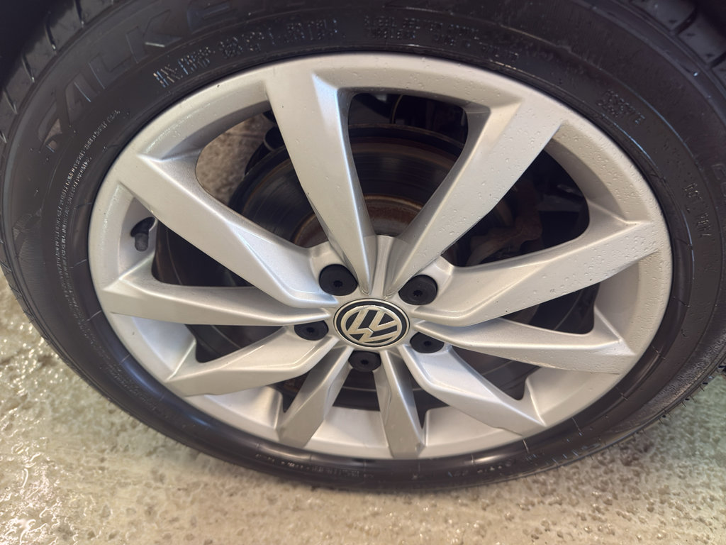 Used 2017 Volkswagen Golf Wolfsburg Edition image 32