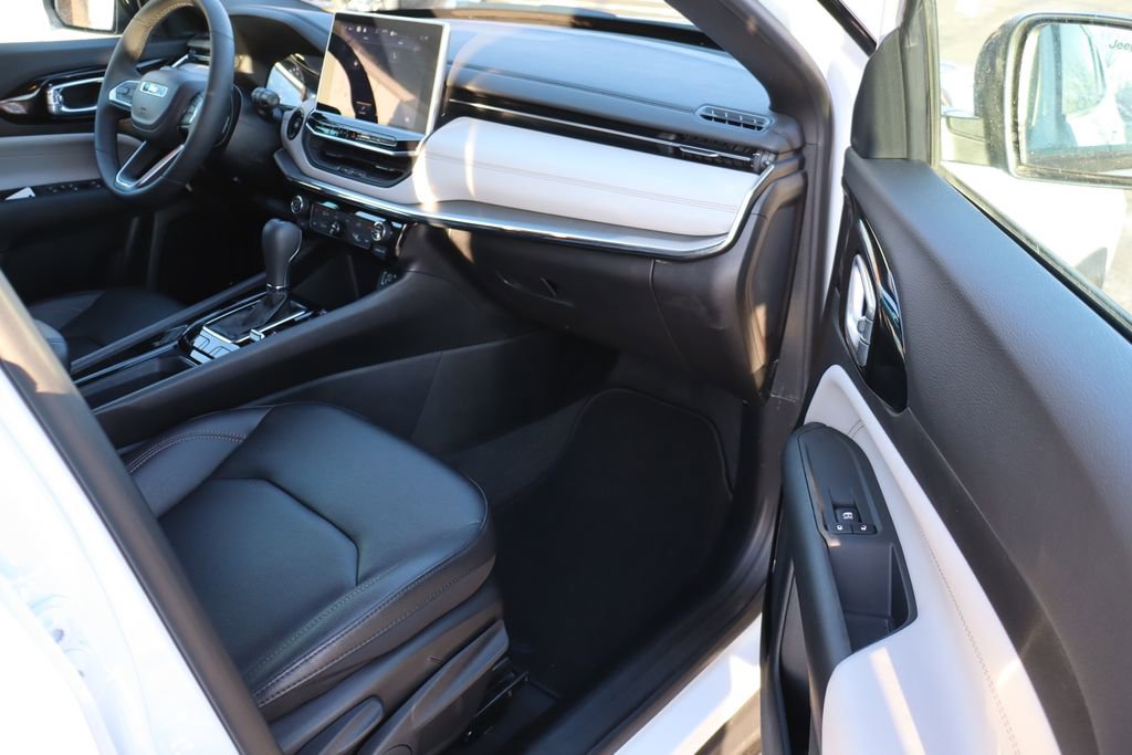 Used 2024 Jeep Compass Limited image 40
