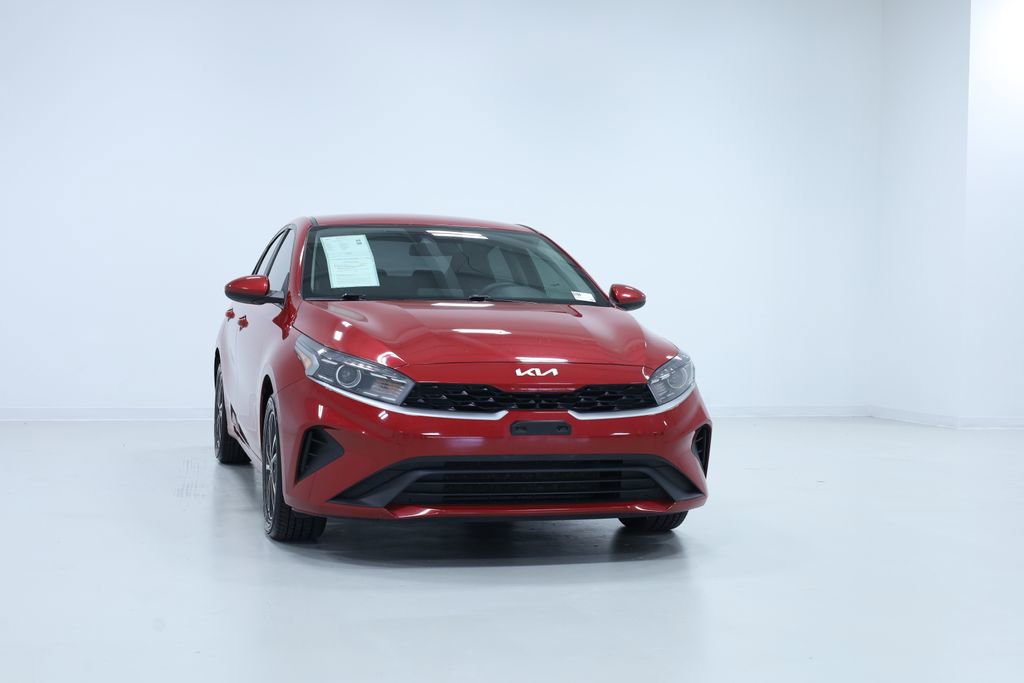Used 2023 Kia Forte LXS image 2